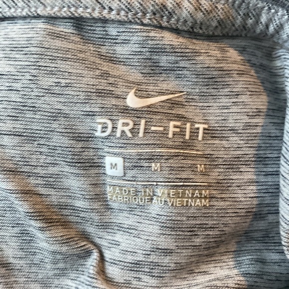 Nike athletic shirt - Picture 4 of 4